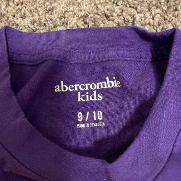 A&F kids tee size:9/10 (3 for $30) - Picture 2 of 3